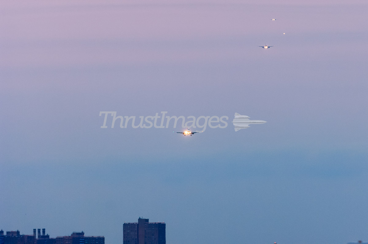 Traffic in to LGA RWY 22